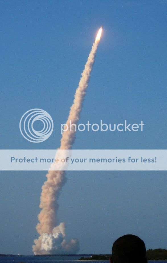 Shuttlelaunch088croppedresizedcolor.jpg