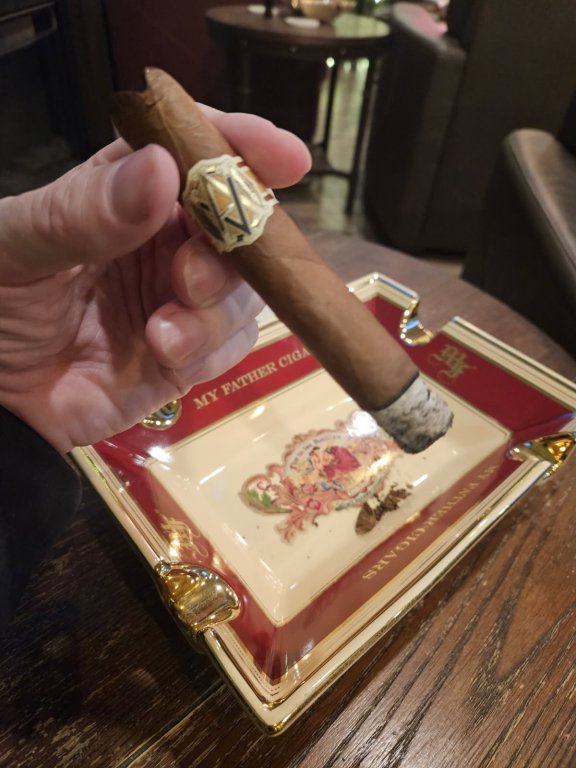 AVO Classic Robusto.jpg