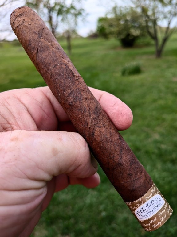 Rocky Edge Maduro Fumas.jpeg