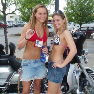 A Duo of Outlaw Cigar Girls