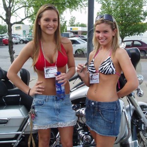 A Duo of Outlaw Cigar Girls
