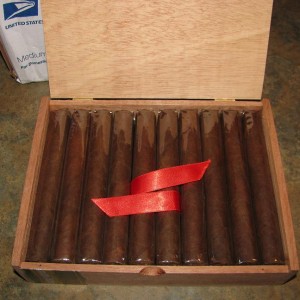 Tatuaje "Outlaw" 2010 Open Box