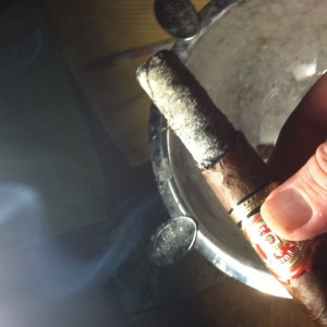 Arturo Fuente King B - Good Ash Hang