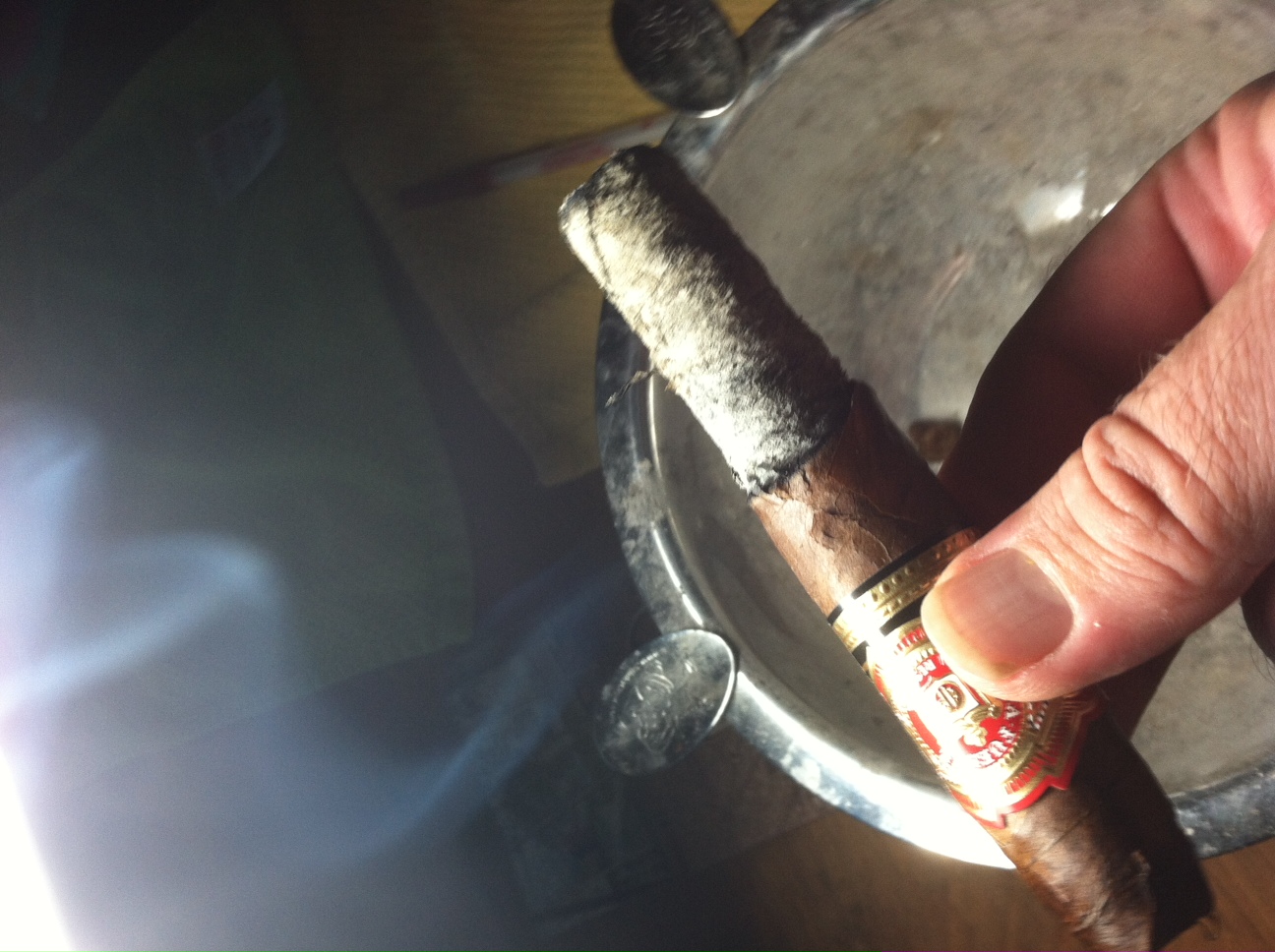 Arturo Fuente King B - Good Ash Hang