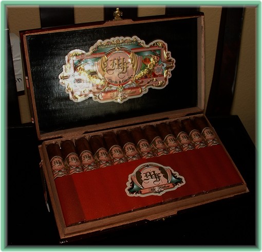 MF Robusto full box