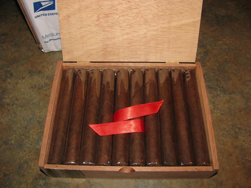 Tatuaje "Outlaw" 2010 Open Box