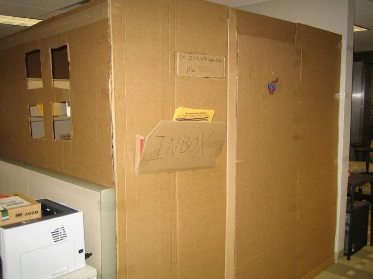 desk1.jpg