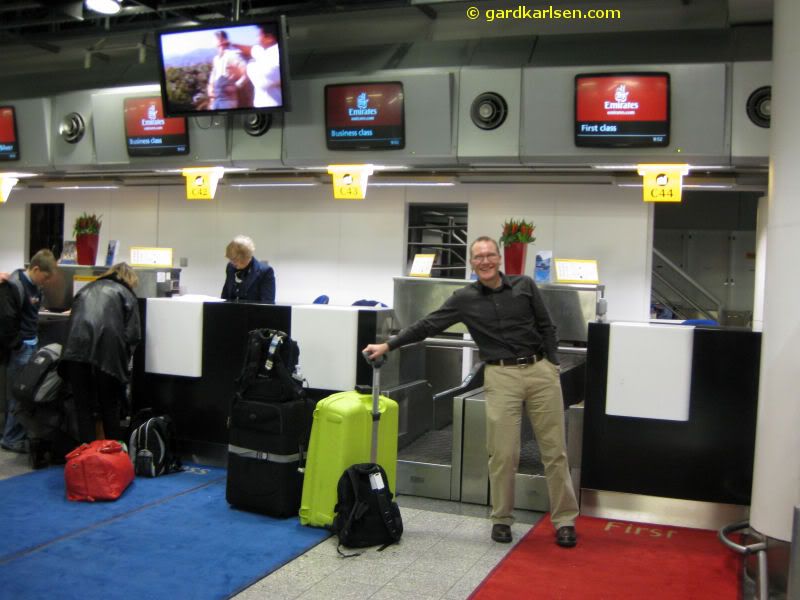 Emirates_check_in_LHR.jpg