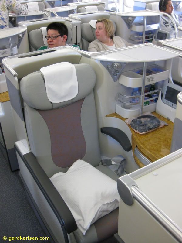 Emirates_A380_business_class_seat.jpg