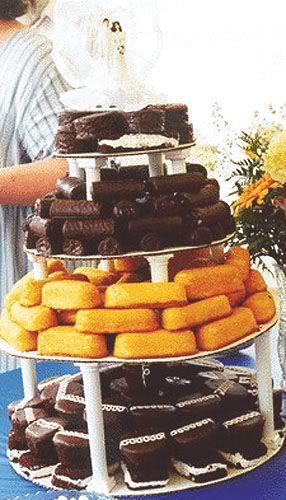 redneckweddingcake.jpg