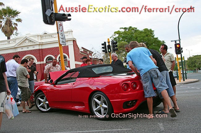 perth-ferrari-crash-3.jpg