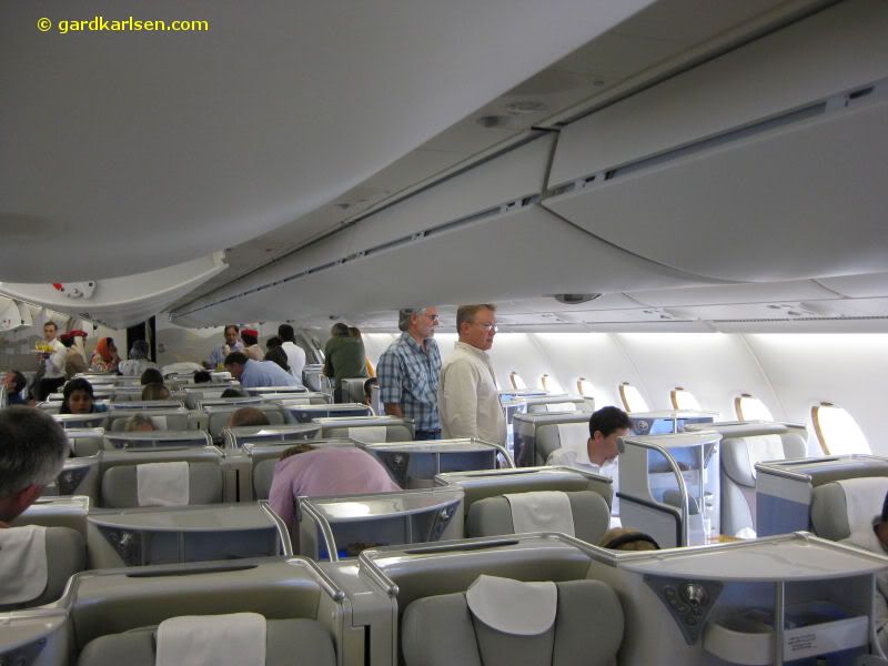 Inside_Emirates_A380_business_class.jpg