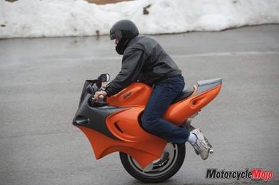 one-wheel-motorcycle07.jpg