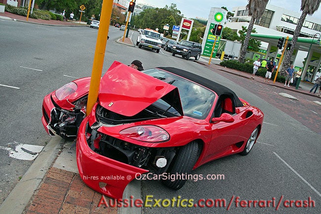 perth-ferrari-crash-2.jpg
