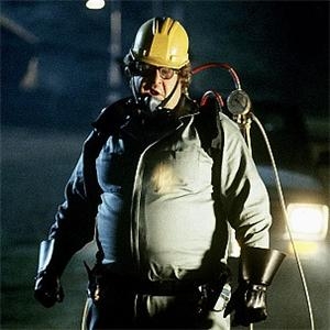 john-goodman-gets-to-grips-with-spiders-in-the-film-arachnophobia-%25247032447%2524300.jpeg