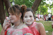 Girls_with_talcum_powder_faces_Phnom_Penh_tn.JPG