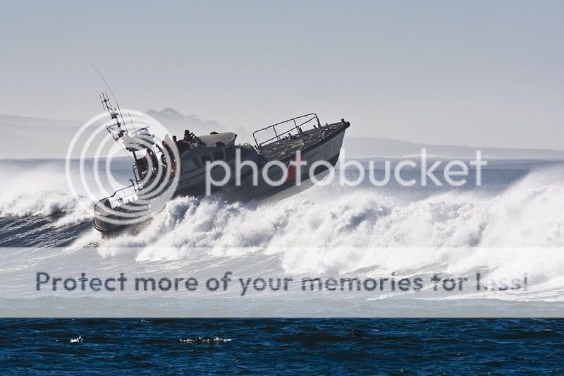 800px-Coast_Guard_Boat_in_Morro_Bay.jpg
