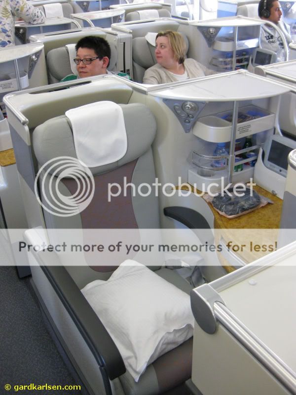 Emirates_A380_business_class_seat.jpg