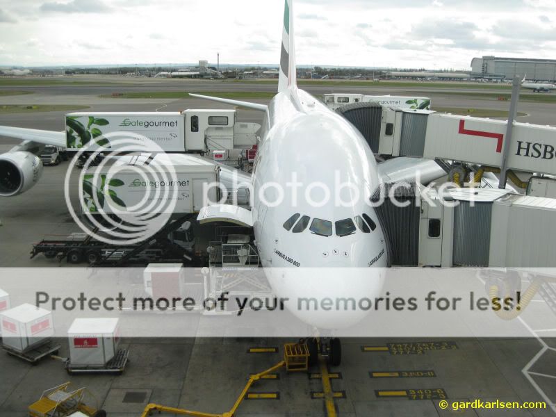 Emirates_A380_loading.jpg