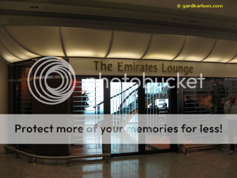 Emirates_lounge_entrance_LHR.jpg