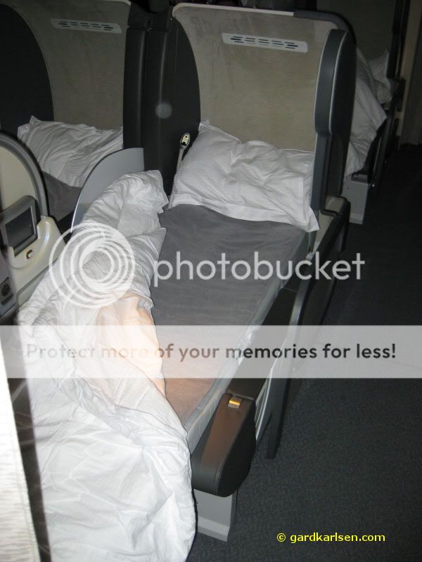 First_class_bed_emirates.jpg