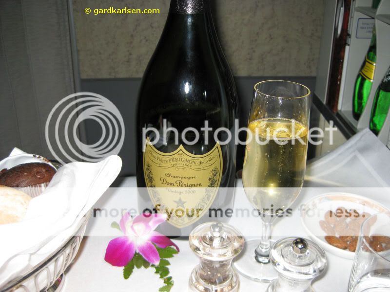 champagne_on_first_class_emirates.jpg