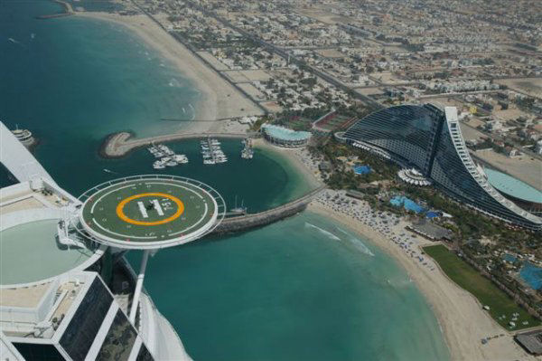 burj-al-arab-dubai-hotel-sail-arab-emirates-tiger-woods-playing-golf-01.jpg